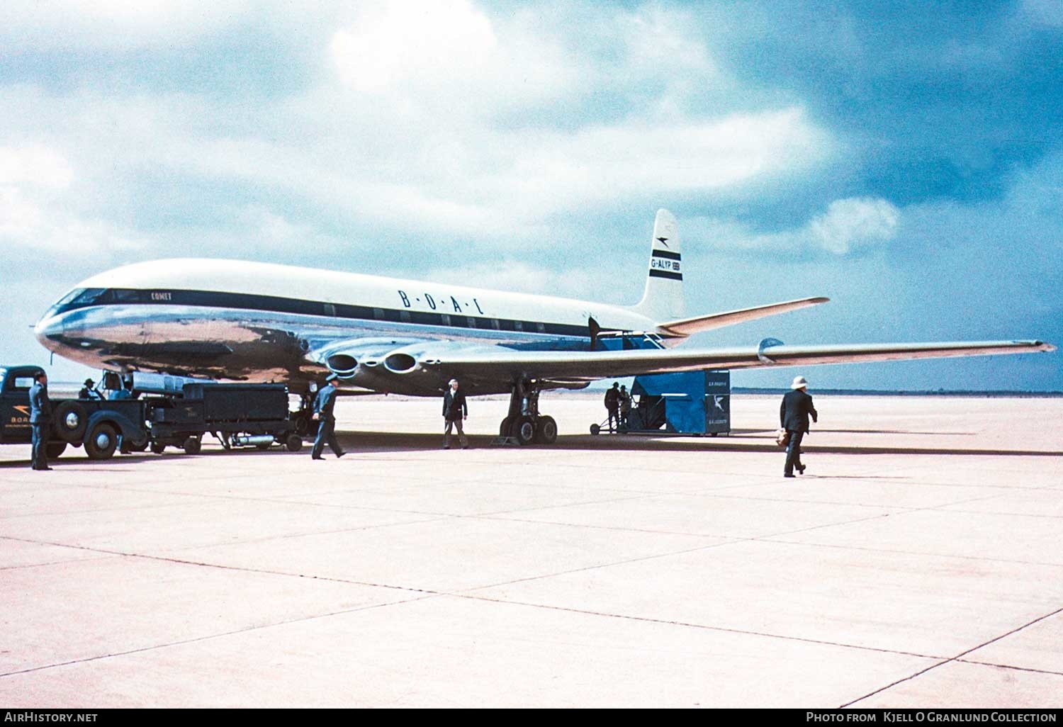 BOAC Comet G-ALYP parked at Palmietfontein Airport in 1952 with ground crew gathered around it.
